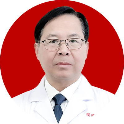 孙秋凌主任医师、中医学科三级教授医生简介：主任医师，中医学科三级教授。曾长期担任三甲综合医院中医科主任，世界中医联合会名医传承分会常委，省级中医师协会风湿病委员会常委，中医药学会名医分会常委，中医肝病委员会特邀委员，中医肾病专业委员会委员等。师从国家中医药管理局龙砂医学流派代表性传承人顾植山教授。从